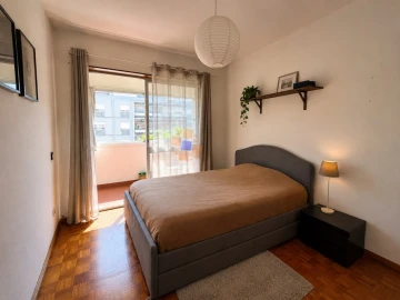 Apartamento T1 para Venda em Laranjeiro e Feijó