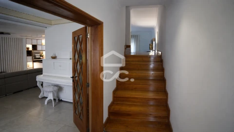 Moradia T4 para Venda em Creixomil