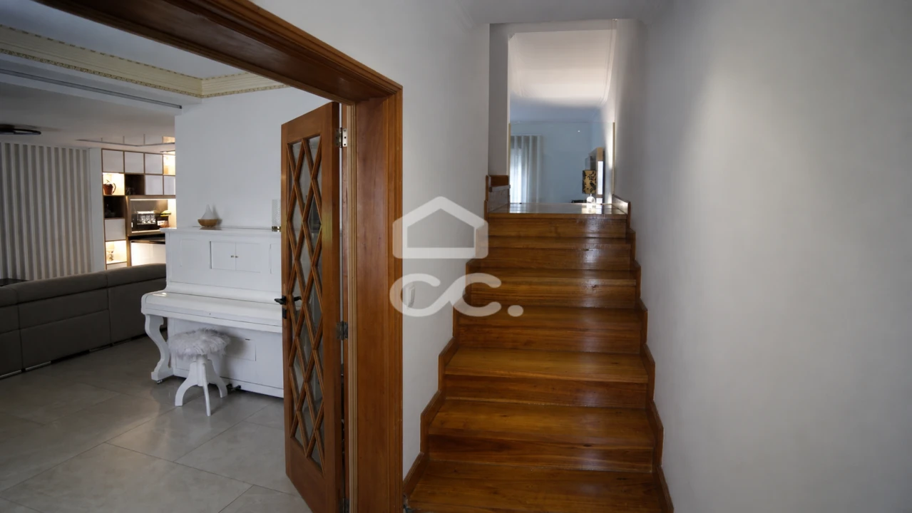 Moradia T4 para Venda em Creixomil Foto 2