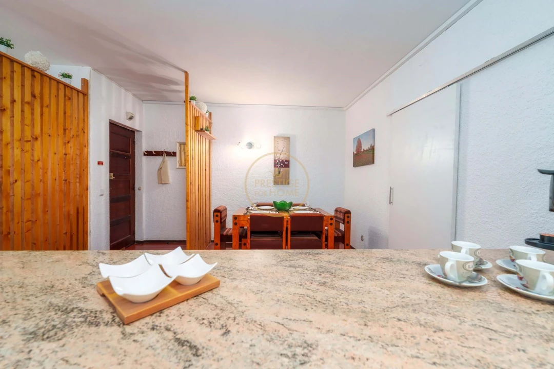 Apartamento T1 para Venda em Quarteira Foto 11