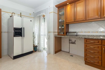 Apartamento T3 para Venda em Baixa da Banheira e Vale da Amoreira
