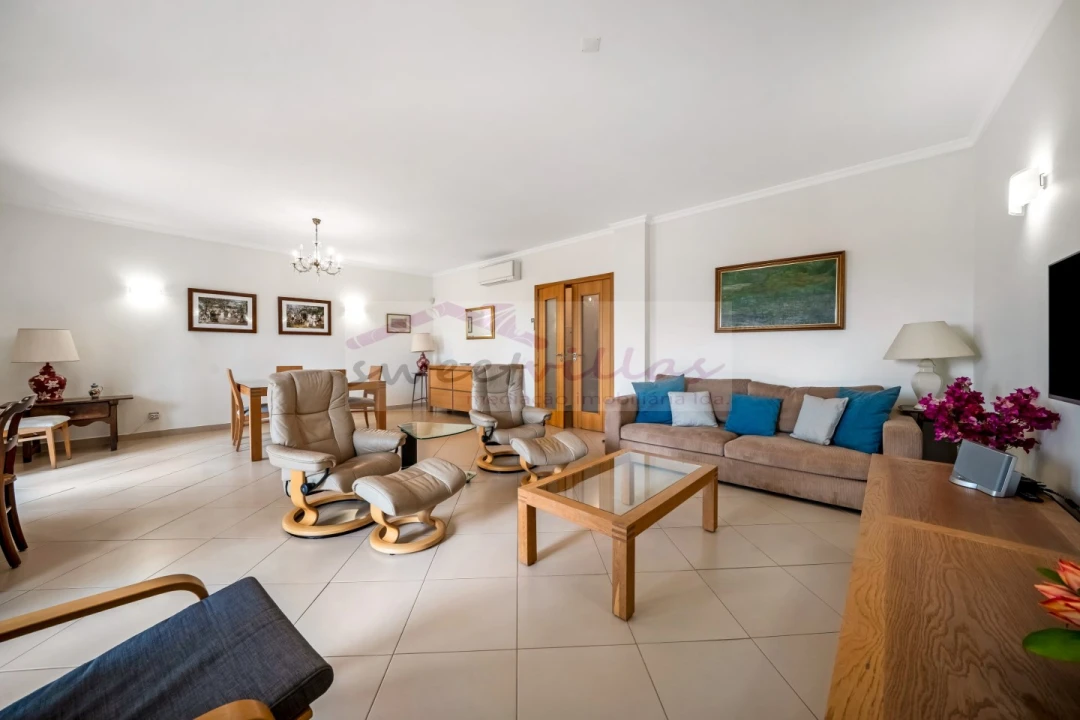 Moradia T4 para Venda em Albufeira e Olhos de Água Foto 9