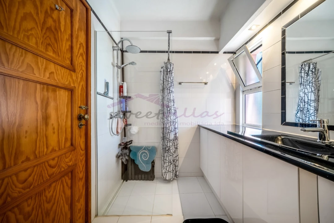 Apartamento T1 para Venda em Quarteira Foto 5