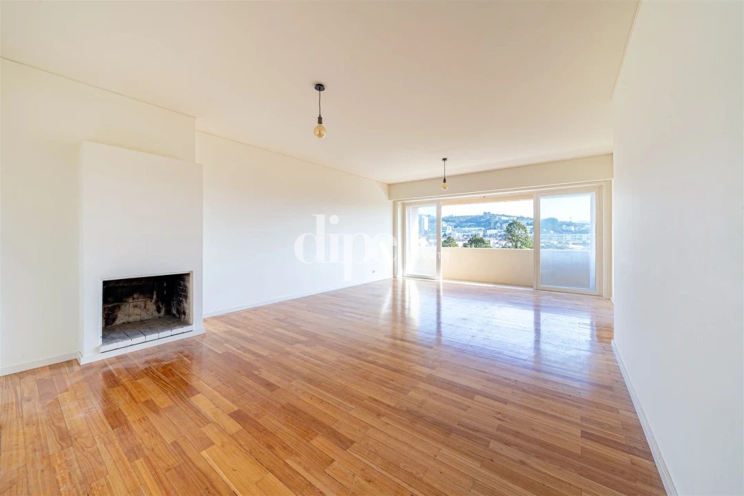 Apartamento T3 para Arrendamento em Creixomil Foto 6