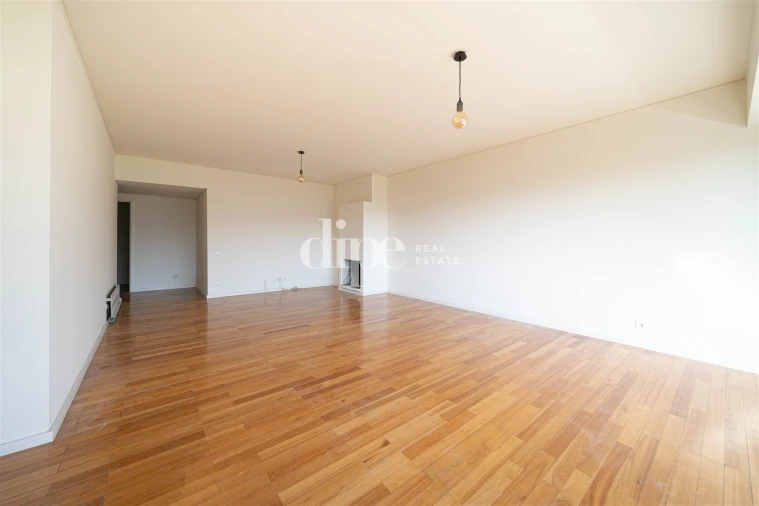 Apartamento T3 para Arrendamento em Creixomil Foto 7