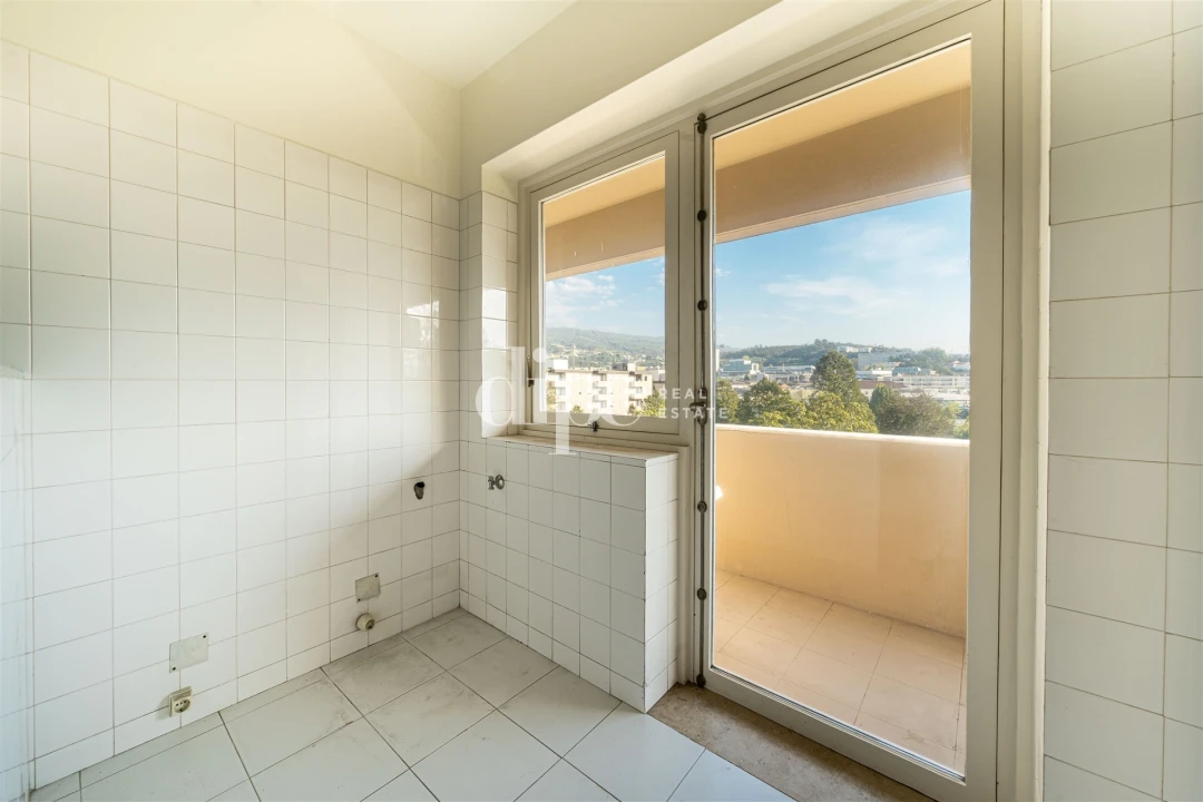 Apartamento T3 para Arrendamento em Creixomil Foto 5
