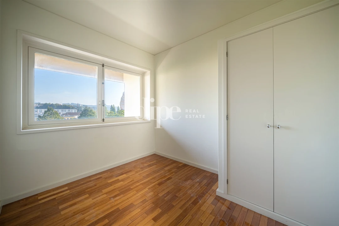 Apartamento T3 para Arrendamento em Creixomil Foto 4