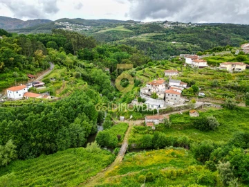 Moradia T0 para Venda em Santa Maria de Sardoura