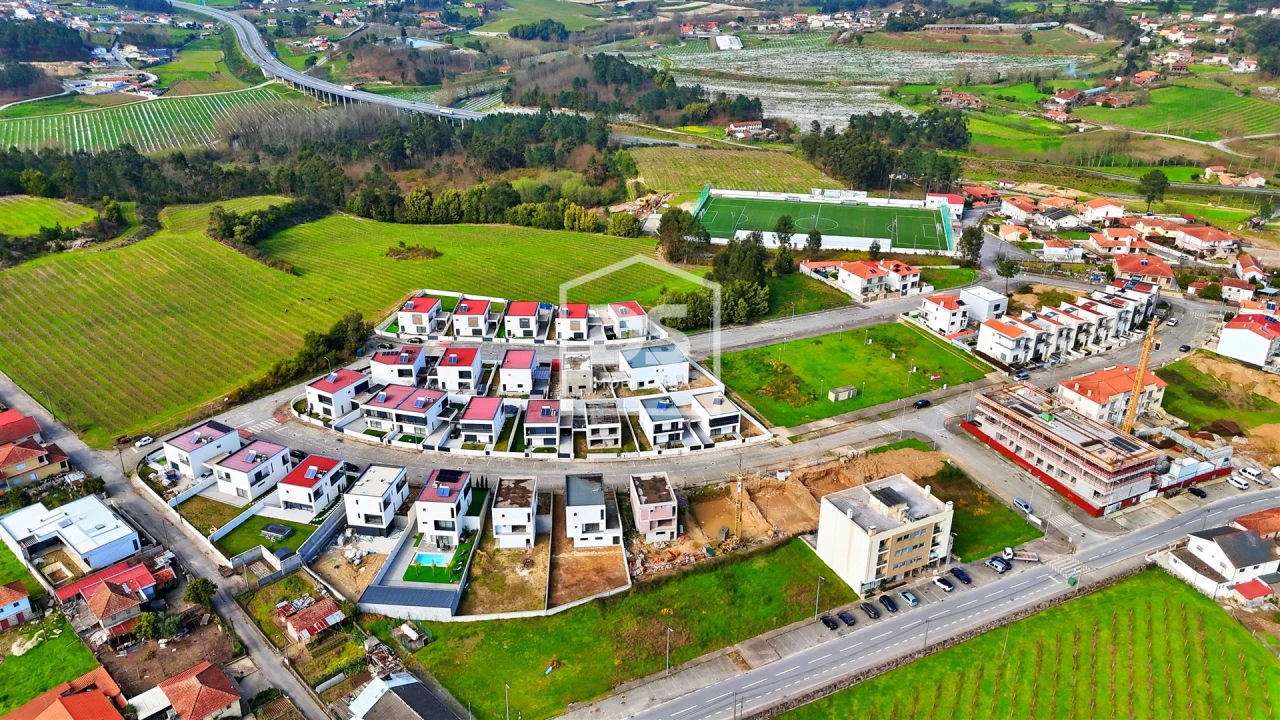 Moradia T3 para Venda em Caide de Rei Foto 33