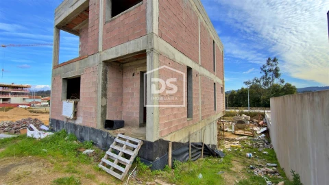 Moradia T3 para Venda em Caide de Rei