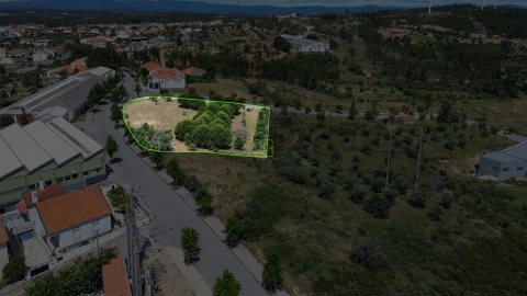 Terreno para Venda em Cebolais de Cima e Retaxo