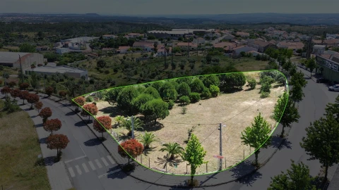 Terreno para Venda em Cebolais de Cima e Retaxo