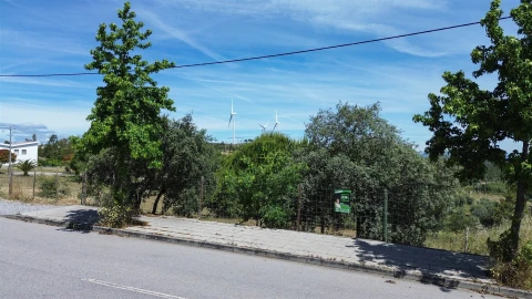 Terreno para Venda em Cebolais de Cima e Retaxo