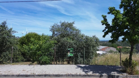 Terreno para Venda em Cebolais de Cima e Retaxo