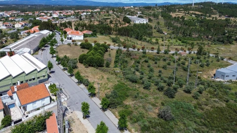 Terreno para Venda em Cebolais de Cima e Retaxo
