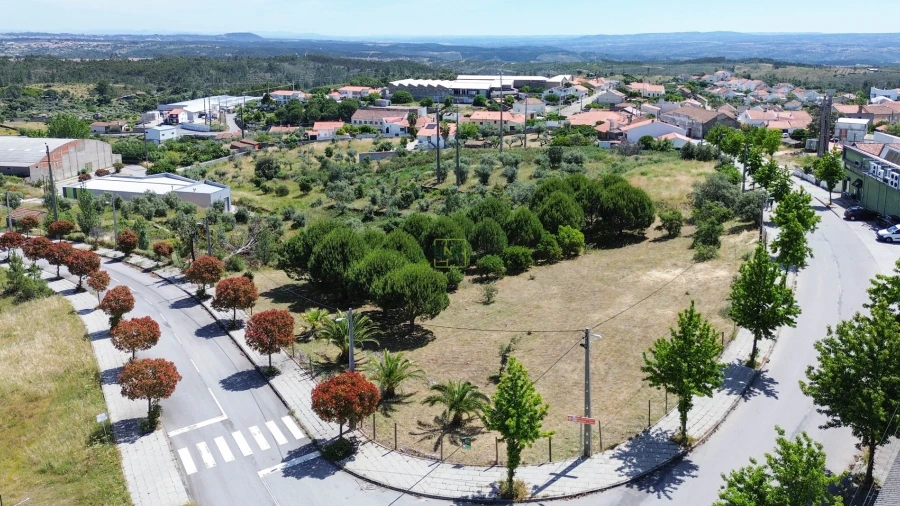 Terreno para Venda em Cebolais de Cima e Retaxo