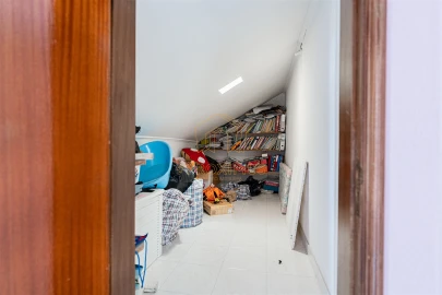 Moradia T5 para Venda em Ramada e Caneças