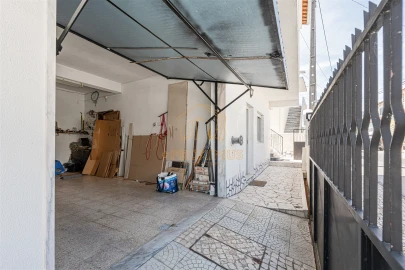Moradia T5 para Venda em Ramada e Caneças