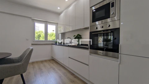 Apartamento T3 para Venda em Benfica