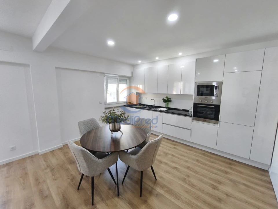 Apartamento T3 para Venda em Benfica Foto 3