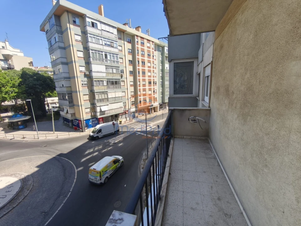 Apartamento T3 para Venda em Benfica Foto 4