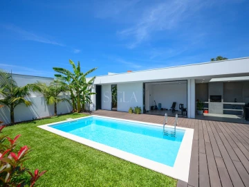 Moradia T4 para Venda em Madalena