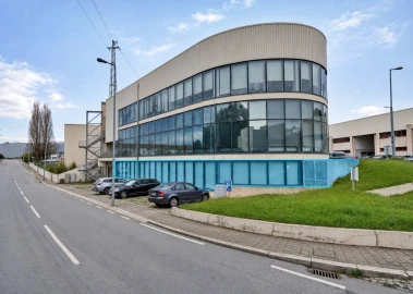 Armazém para Arrendamento em Moreira