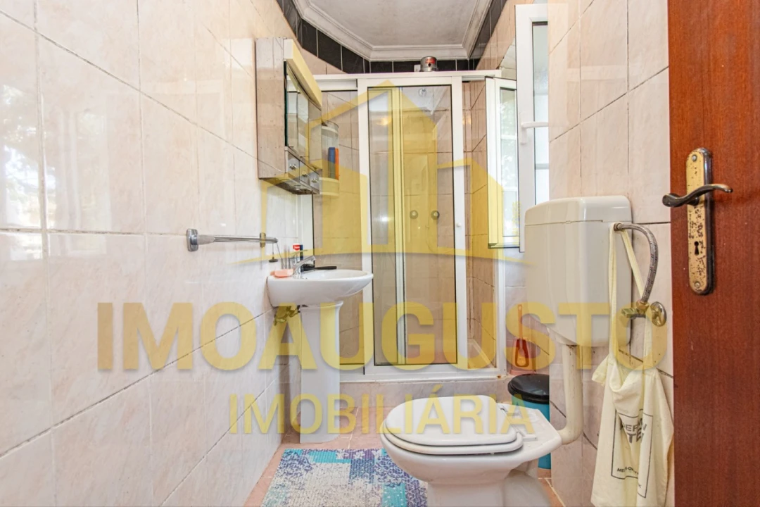Moradia T3 para Venda em Vila Fernando Foto 12
