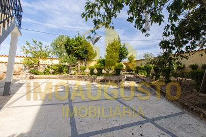 Moradia T3 para Venda em Vila Fernando