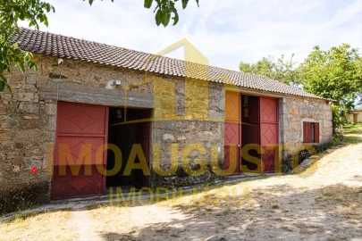 Moradia T3 para Venda em Vila Fernando