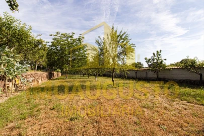 Moradia T3 para Venda em Vila Fernando