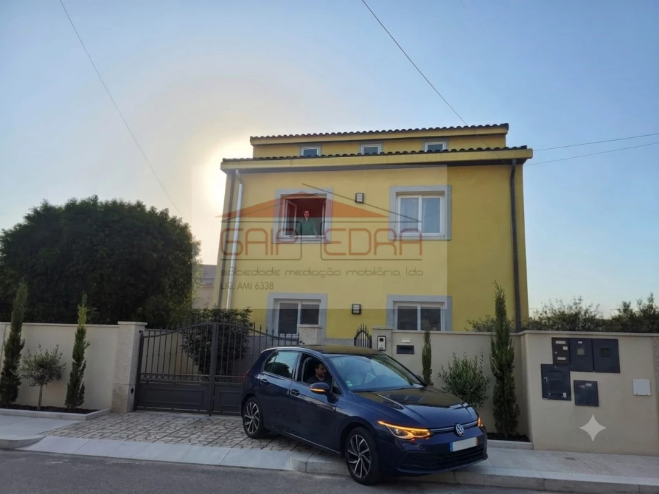 Moradia T3 para Venda em Madalena Foto 1