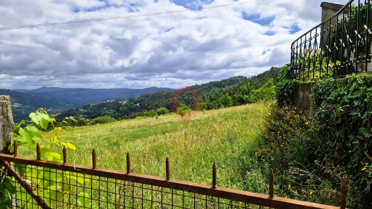 Terreno para Venda em Chaviães e Paços Foto 2