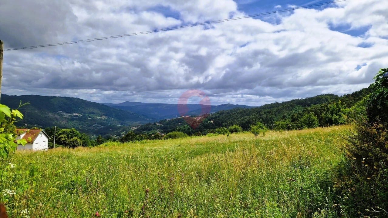 Terreno para Venda em Chaviães e Paços Foto 1