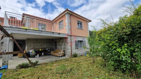 Moradia T5 para Venda em Chaviães e Paços