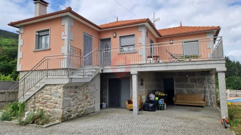 Moradia T5 para Venda em Chaviães e Paços