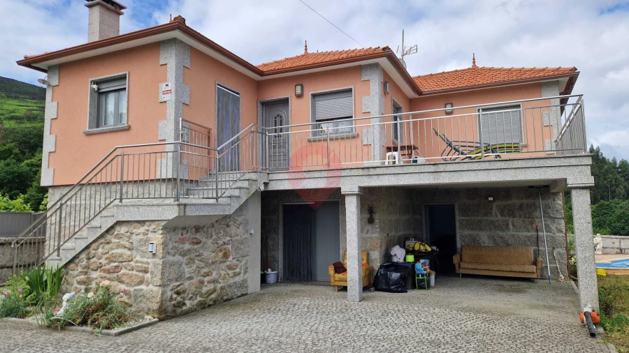 Moradia T5 para Venda em Chaviães e Paços