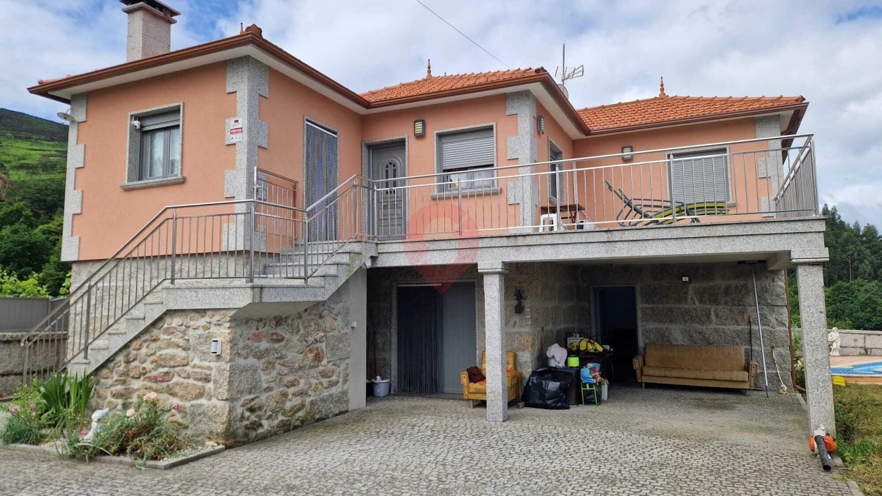 Moradia T5 para Venda em Chaviães e Paços Foto 1