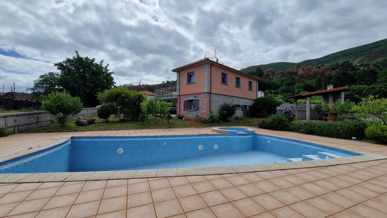 Moradia T5 para Venda em Chaviães e Paços Foto 3