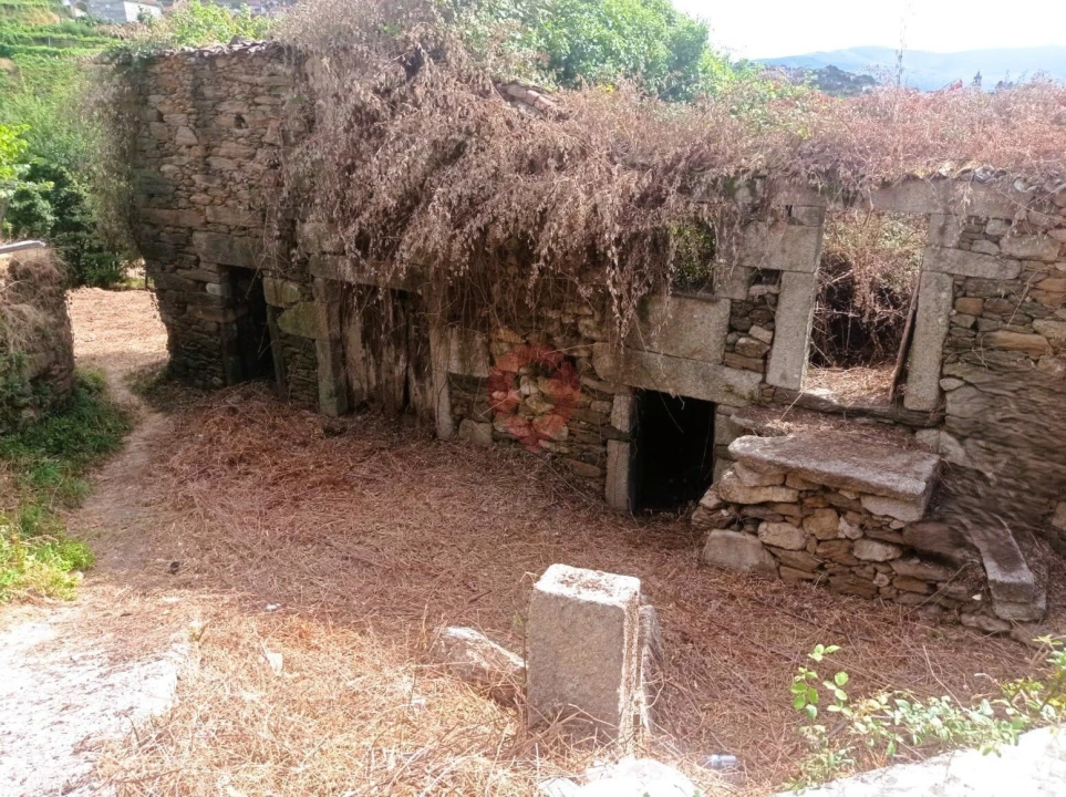 Moradia T3 para Venda em Riba de Mouro Foto 5
