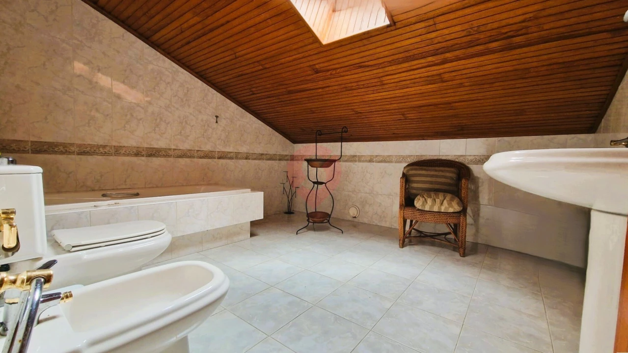 Apartamento T4 para Venda em Vila e Roussas Foto 17