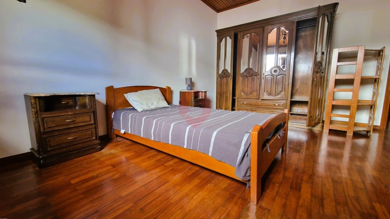 Apartamento T4 para Venda em Vila e Roussas Foto 15