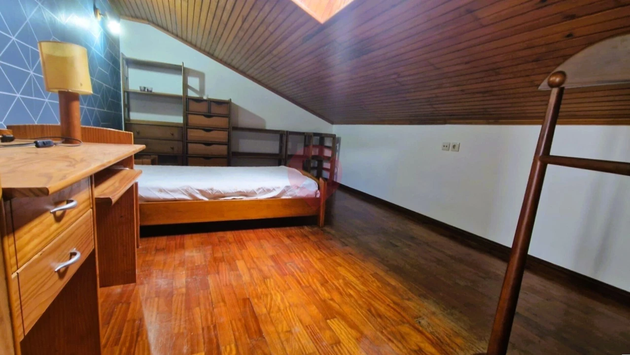 Apartamento T4 para Venda em Vila e Roussas Foto 14