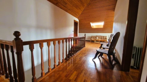 Apartamento T4 para Venda em Vila e Roussas