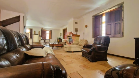 Apartamento T4 para Venda em Vila e Roussas