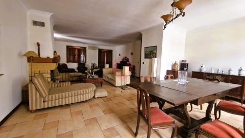 Apartamento T4 para Venda em Vila e Roussas