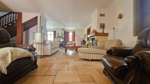 Apartamento T4 para Venda em Vila e Roussas