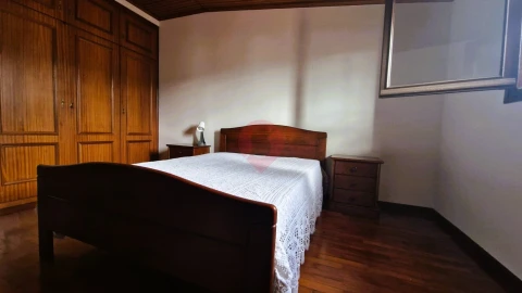 Apartamento T4 para Venda em Vila e Roussas
