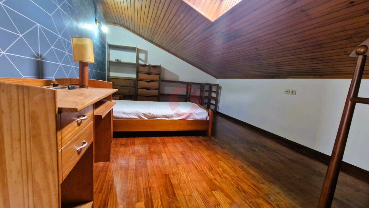 Apartamento T4 para Venda em Vila e Roussas Foto 13
