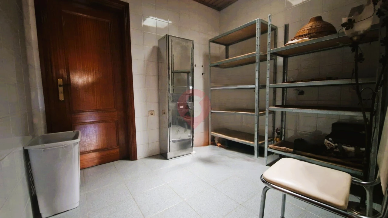 Apartamento T4 para Venda em Vila e Roussas Foto 19